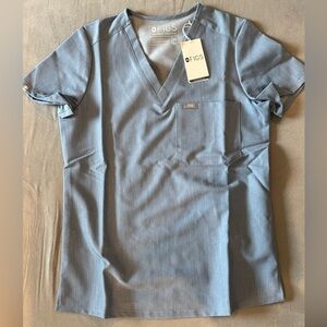 FIGS women’s Catarina scrub top